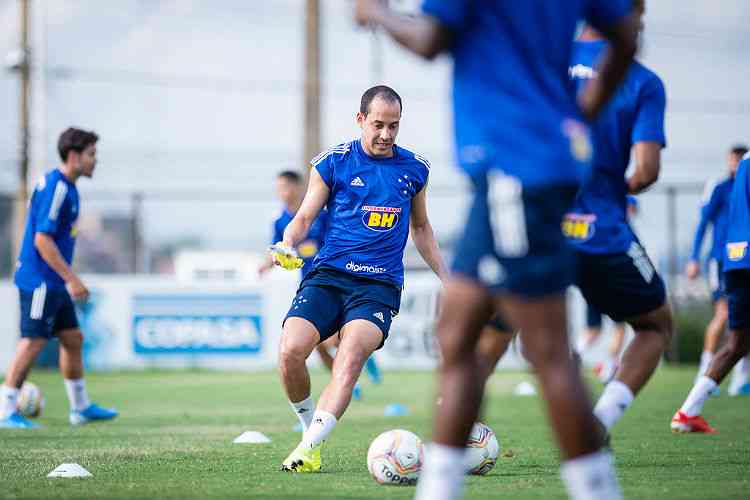 Com Fbio e Rodriguinho de volta, Cruzeiro relaciona 20 jogadores para encarar Villa